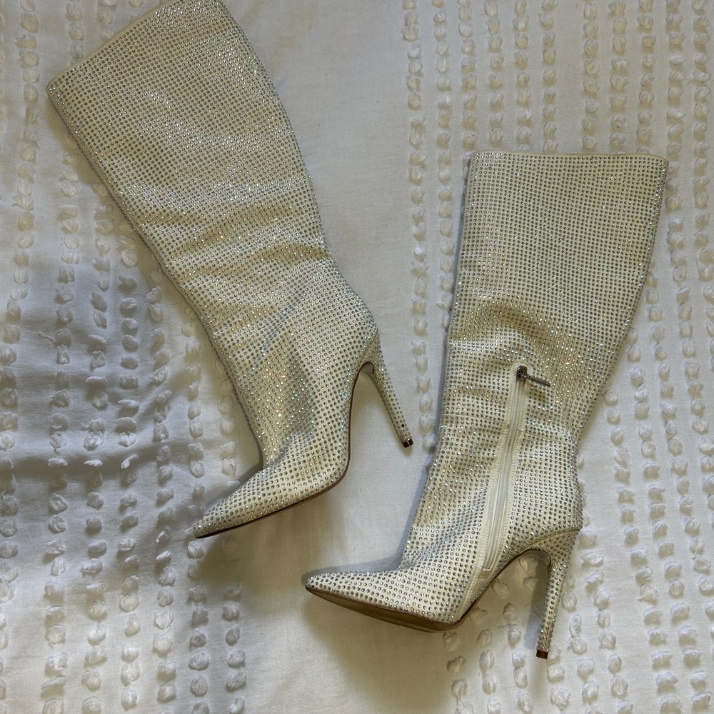 Women’s size 7 1/2 JLO bedazzled boots